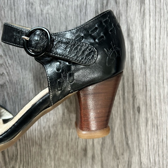 John Fluevog Operetta Renata Black Leather Sandals | 7 - Picture 8 of 9